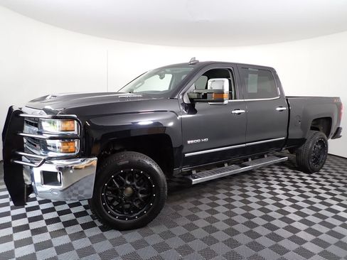 Used 2019 Chevrolet Silverado 2500 LTZ w/ Duramax Plus Package AWD/4WD image 12