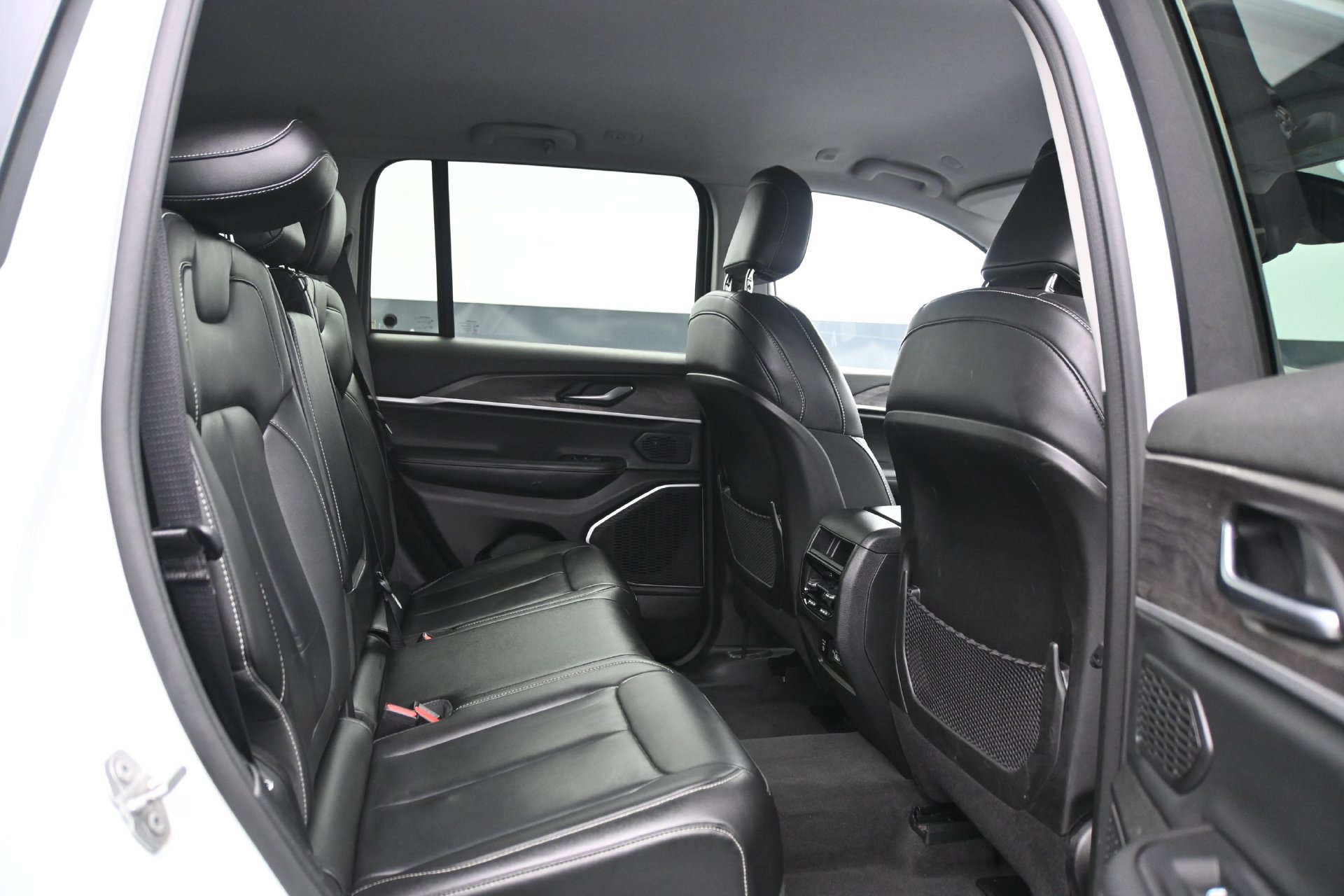 Used 2022 Jeep Grand Cherokee Limited AWD/4WD image 14