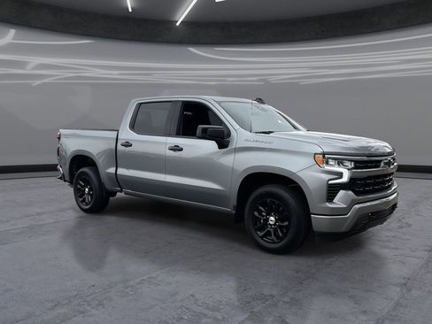 Used 2023 Chevrolet Silverado 1500 RST image 2