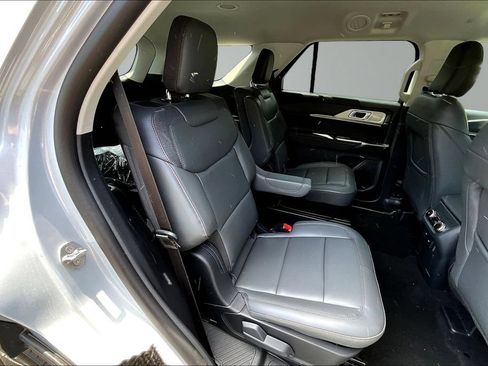 New 2026 Ford Explorer Active w/ Active Comfort Package AWD/4WD image 9