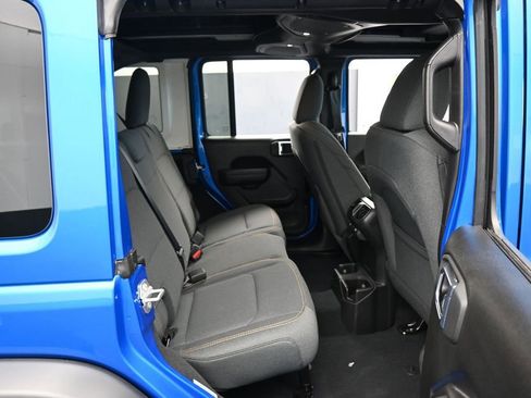 Used 2025 Jeep Wrangler Unlimited Sport AWD/4WD image 32