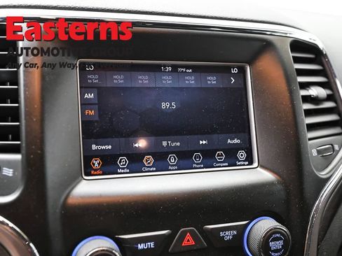 Used 2018 Jeep Grand Cherokee Laredo RWD image 18