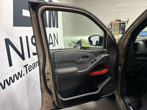 Used 2023 Nissan Frontier PRO-4X w/ Pro Convenience Package image 9