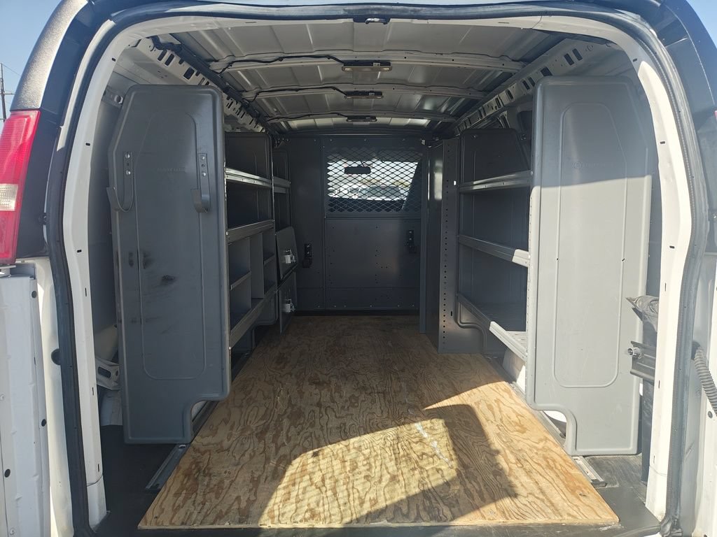 Used 2017 Chevrolet Express 2500 RWD image 2