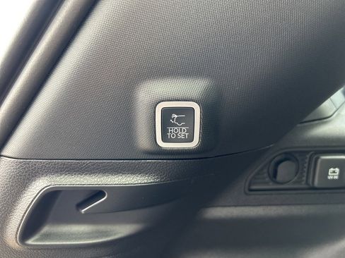 Used 2025 Jeep Grand Cherokee Limited w/ Luxury Tech Group II image 9