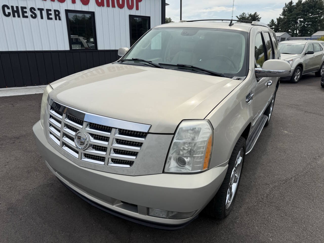 Used 2008 Cadillac Escalade AWD image 2