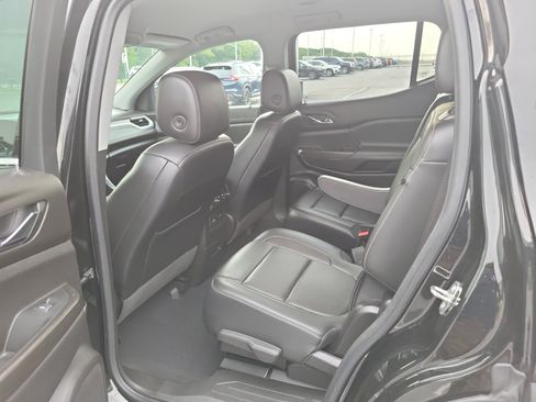 Used 2023 GMC Acadia SLT w/ Preferred Package AWD/4WD image 15