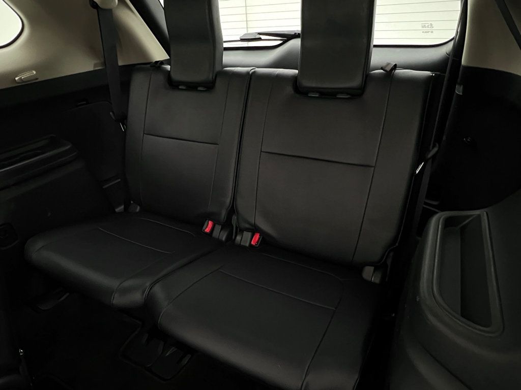 Used 2016 Mitsubishi Outlander SEL AWD/4WD image 16