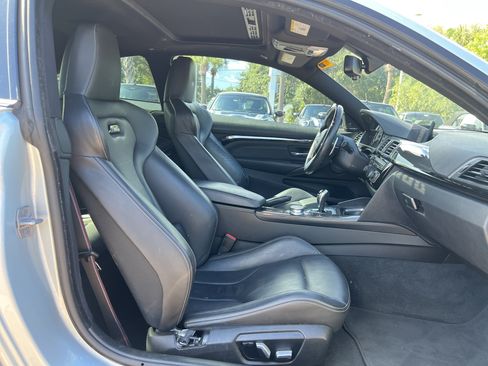 Used 2018 BMW M4 Coupe RWD image 32