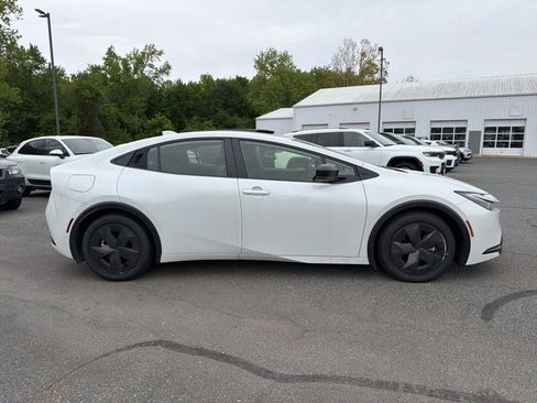 Used 2024 Toyota Prius Prime FWD image 6
