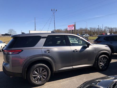 Used 2025 Nissan Pathfinder S image 6
