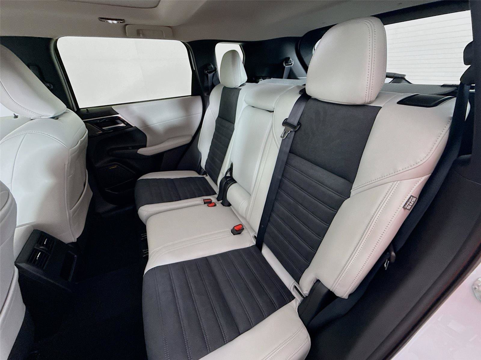New 2026 Mitsubishi Outlander SE FWD image 23
