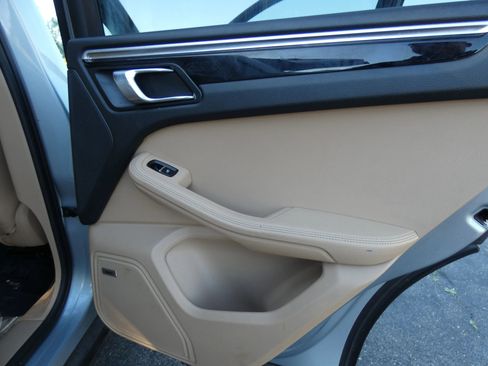 Used 2019 Porsche Macan image 36