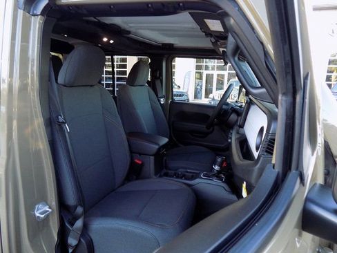 New 2026 Jeep Gladiator Sport AWD/4WD image 18