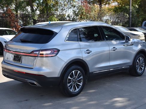 Used 2022 Lincoln Nautilus FWD w/ Premium Package image 7