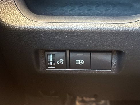Used 2025 Toyota RAV4 XLE AWD/4WD image 31