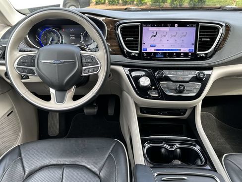 Certified 2021 Chrysler Pacifica Limited w/ Uconnect Theater Family Group AWD/4WD image 10