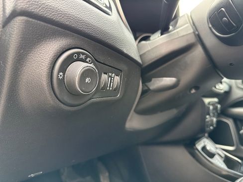 Used 2020 Jeep Compass Limited w/ Premium Lighting Group AWD/4WD image 15