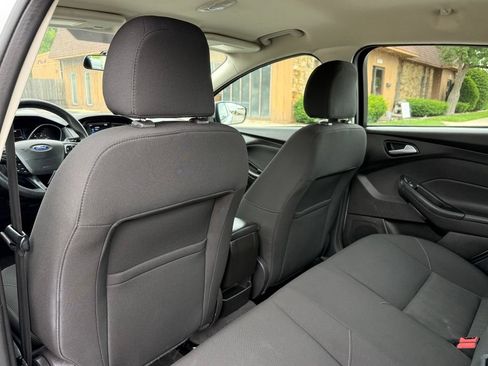 Used 2016 Ford Focus SE w/ Reverse Sensing Package FWD image 17
