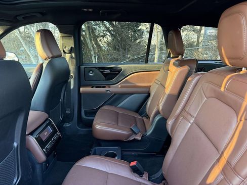 Used 2025 Lincoln Aviator Reserve image 16