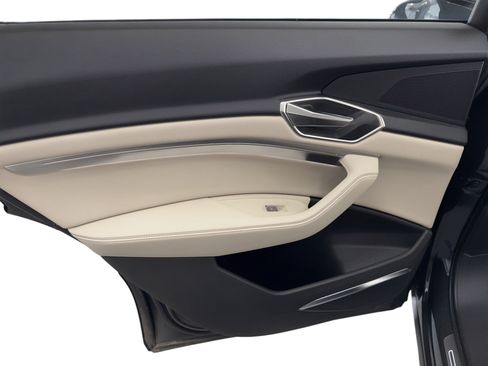 Used 2022 Audi e-tron Premium Plus w/ Premium Plus Package image 17