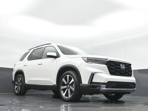 Used 2025 Honda Pilot Elite image 10