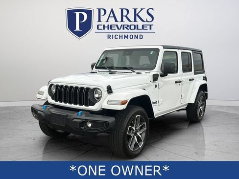 Used 2024 Jeep Wrangler Unlimited w/ Convenience Group AWD/4WD image 3