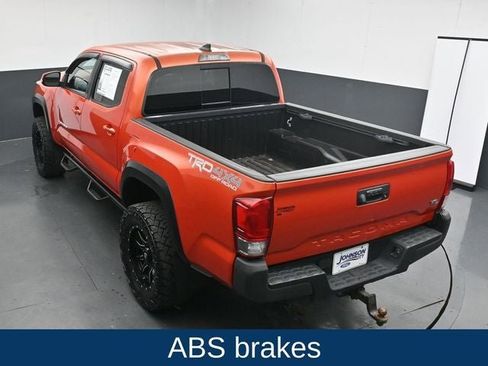 Used 2017 Toyota Tacoma TRD Off-Road w/ Tow Package (A/T) image 17