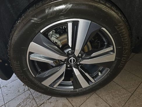 Used 2023 Nissan Rogue SL w/ SL Premium Package image 4