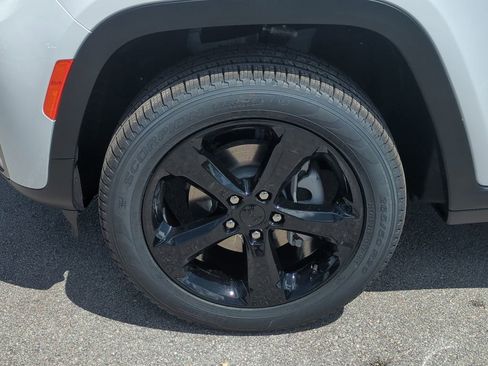 New 2026 Jeep Grand Cherokee Limited image 11