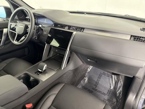 Certified 2025 Land Rover Discovery Sport Dynamic SE image 34