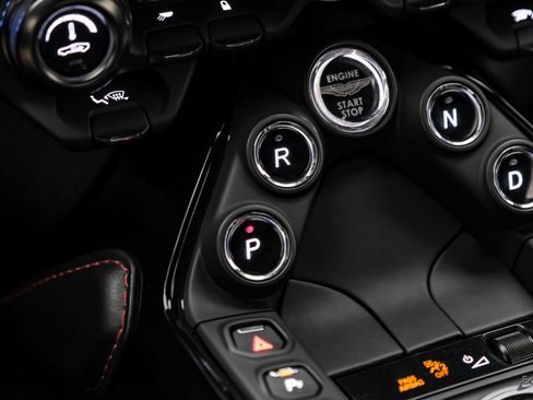 Used 2019 Aston Martin V8 Vantage Coupe RWD image 63