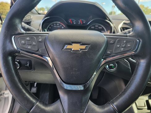 Used 2017 Chevrolet Cruze Premier FWD image 11