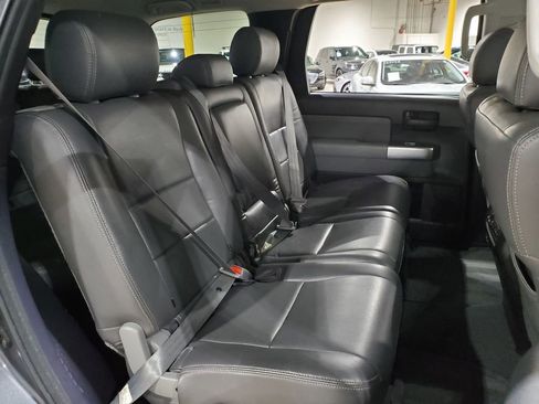 Used 2019 Toyota Sequoia SR5 image 19