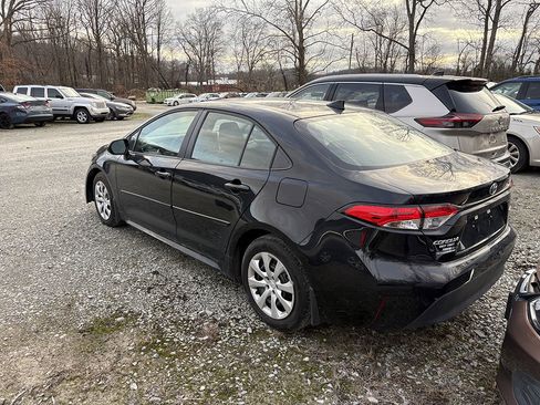 Used 2024 Toyota Corolla LE image 2
