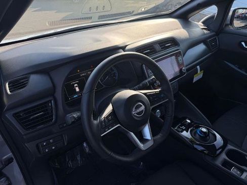 Certified 2025 Nissan Leaf SV Plus image 17