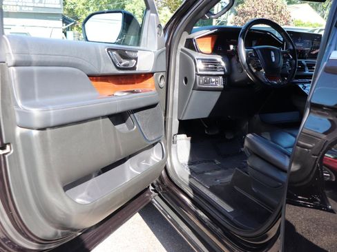 Used 2024 Lincoln Navigator L 4WD image 10