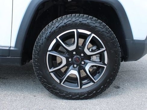Used 2025 Jeep Compass Trailhawk w/ Trailhawk Convenience Group AWD/4WD image 36