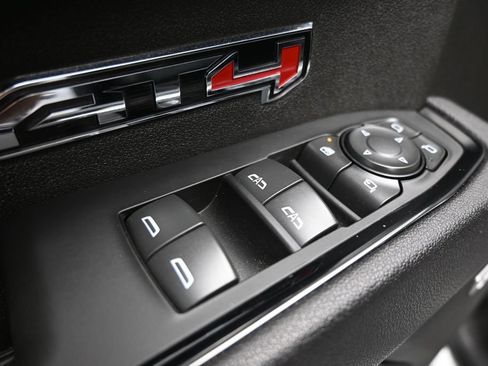 Used 2025 GMC Sierra 1500 AT4 w/ AT4 Preferred Package AWD/4WD image 11