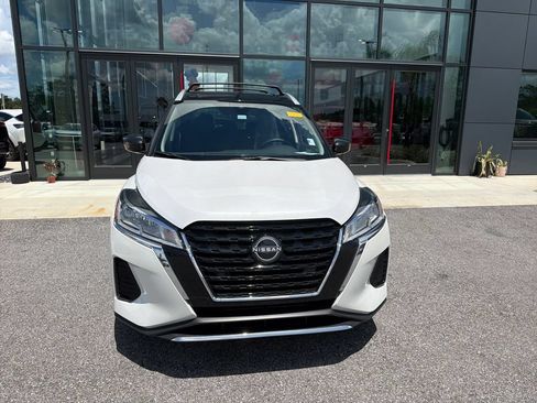Used 2024 Nissan Kicks SV w/ Exterior Package FWD image 2