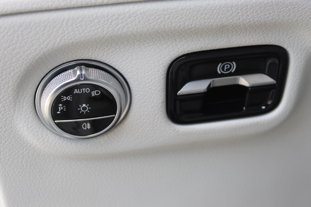Used 2023 Mercedes-Benz EQS 450+ SUV image 18