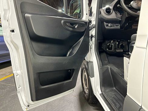 Used 2025 Mercedes-Benz Sprinter 2500 image 20