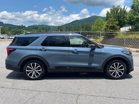 Certified 2025 Ford Explorer ST-Line w/ Premium Package RWD image 2