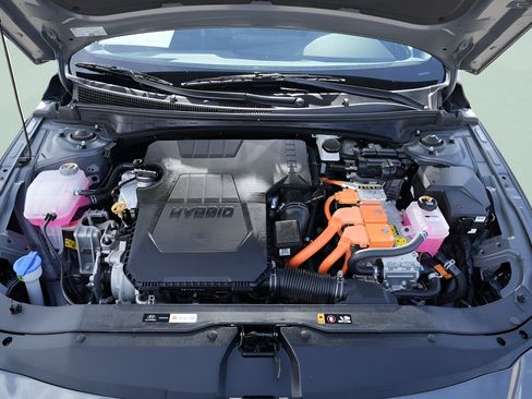 Certified 2025 Hyundai Elantra SEL FWD image 19