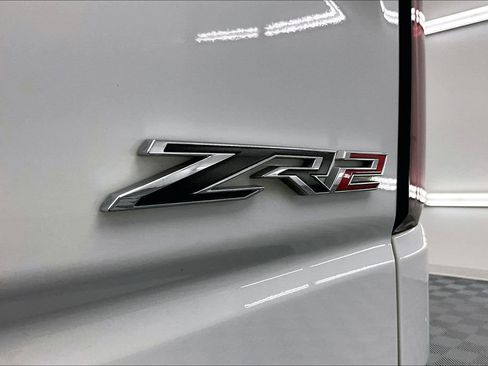 Used 2022 Chevrolet Silverado 1500 ZR2 w/ Technology Package AWD/4WD image 8