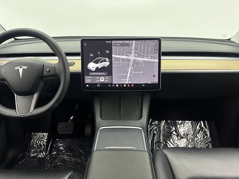 Used 2021 Tesla Model Y Long Range image 24
