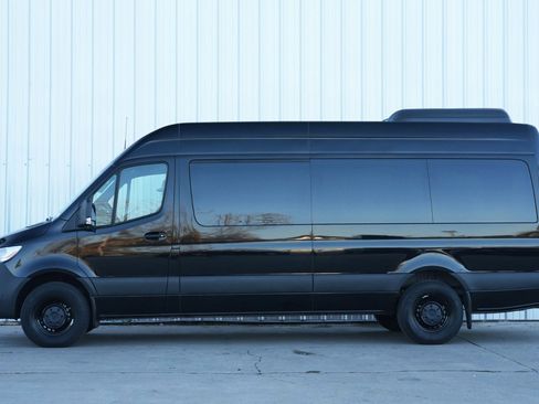 Used 2024 Mercedes-Benz Sprinter 2500 image 8