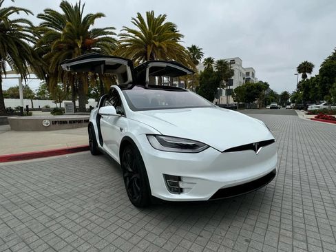Used 2018 Tesla Model X 75D AWD/4WD image 2