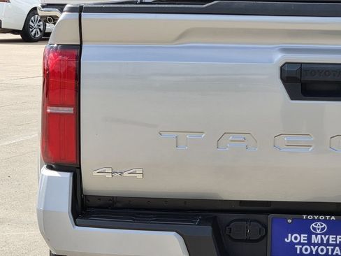 Used 2025 Toyota Tacoma SR5 AWD/4WD image 10