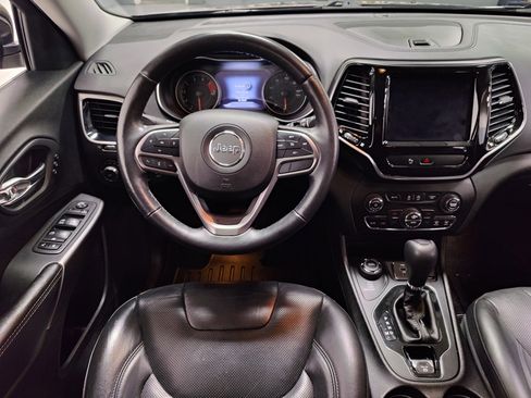 Used 2019 Jeep Cherokee Limited image 16